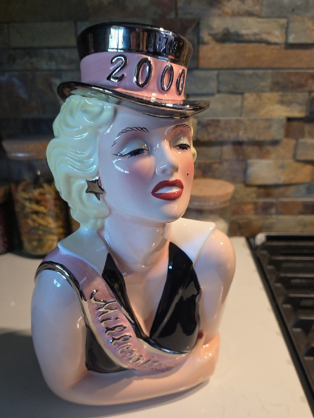 2000 MILLENIUM MARILYN MONROE CLAY ART COLLECTIBLE COOKIE JAR CERAMIC high gloss